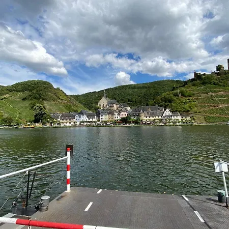 Konukevi Haus Von Hoegen 3*