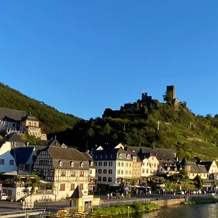 Haus Von Hoegen Konukevi